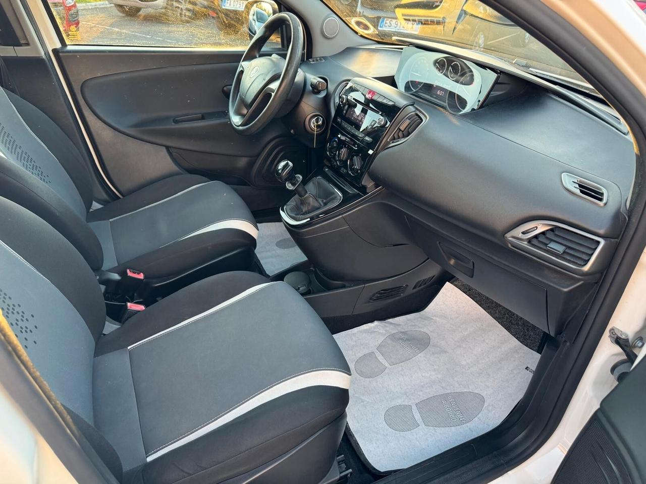 Lancia Ypsilon 1.2 BENZINA NEOPATENTATI 2015