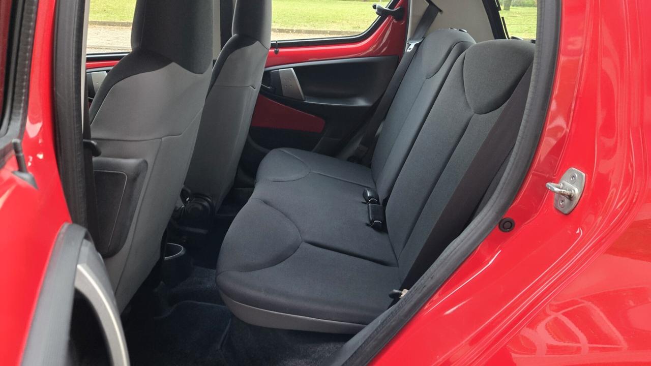 Toyota Aygo 1.0 VVT-i 69 CV 5 porte x-cite