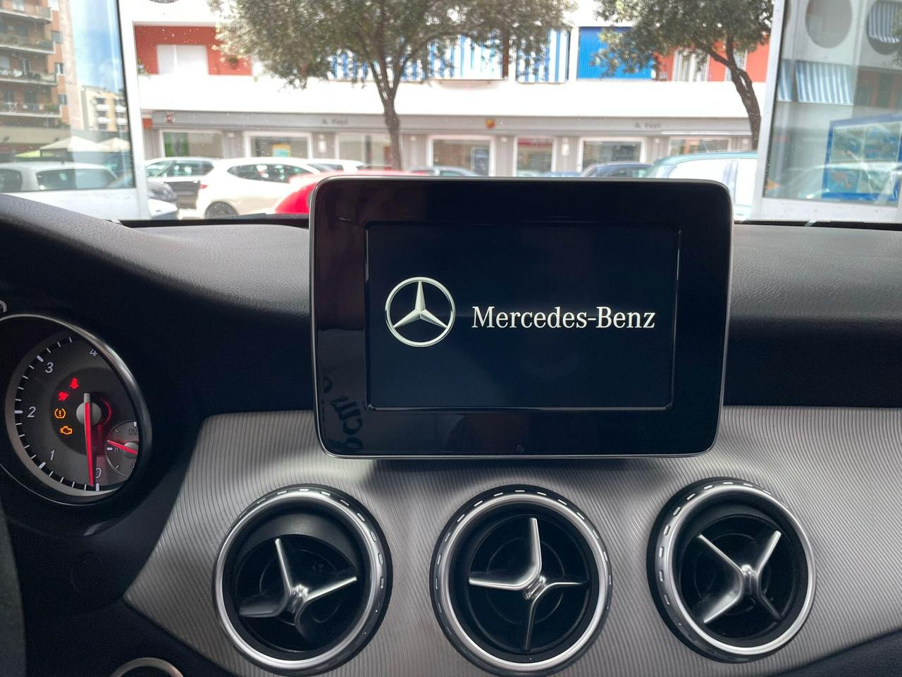 Mercedes-benz GLA 180 d EURO 6 TETTO APRIBILE