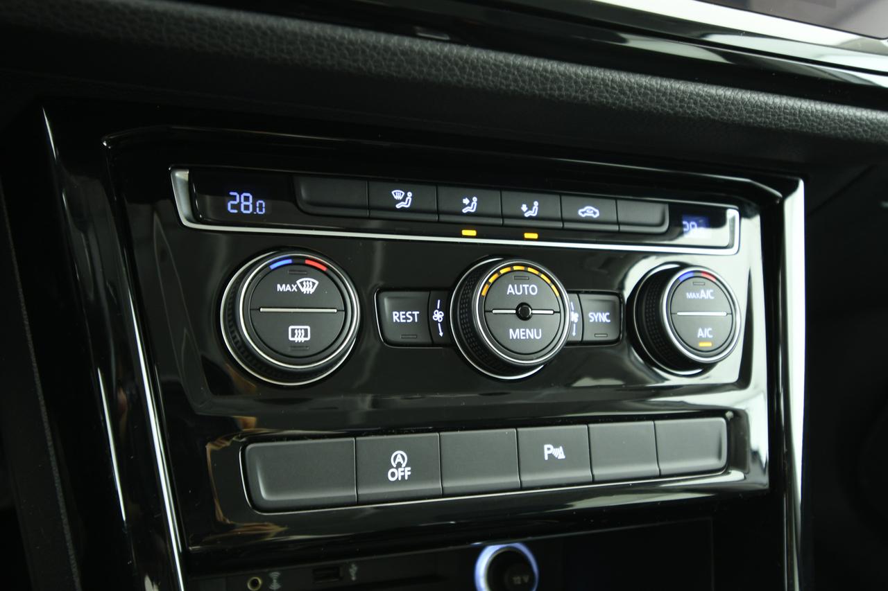 VOLKSWAGEN Touran 1.6 tdi Highline 115cv dsg ACC+ALCANTARA+C17"