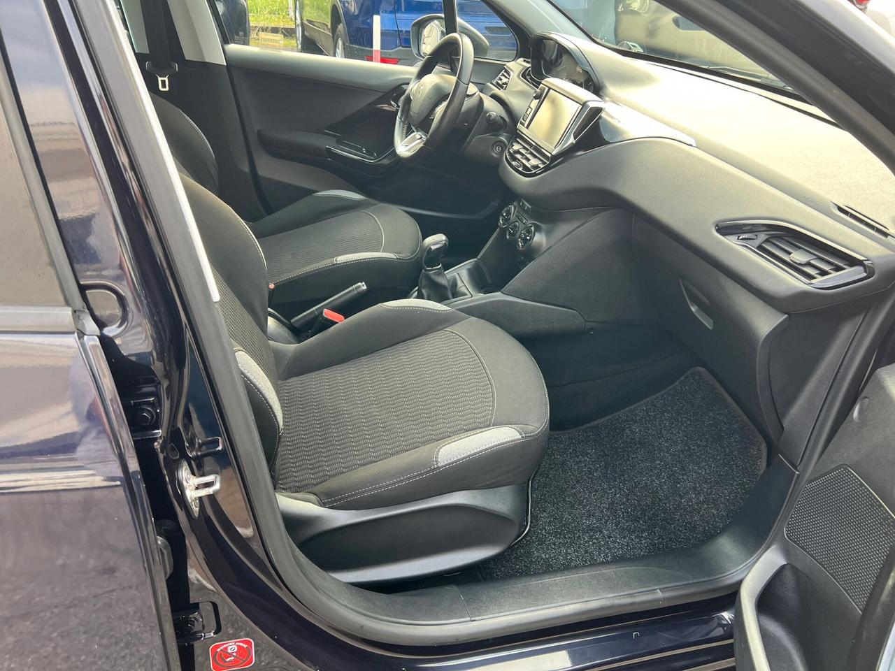 Peugeot 208 2015 5p 1.2 puretech Allure 82cv*82000km*OK NEOPAT