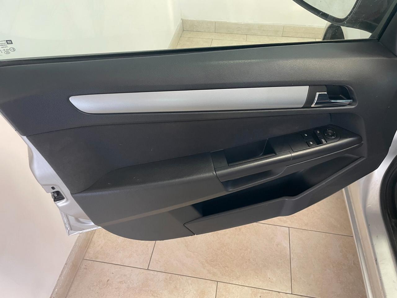 Opel Astra 5p 1.4 GPL FULL TAGLIANDATA NEOPATENTATI