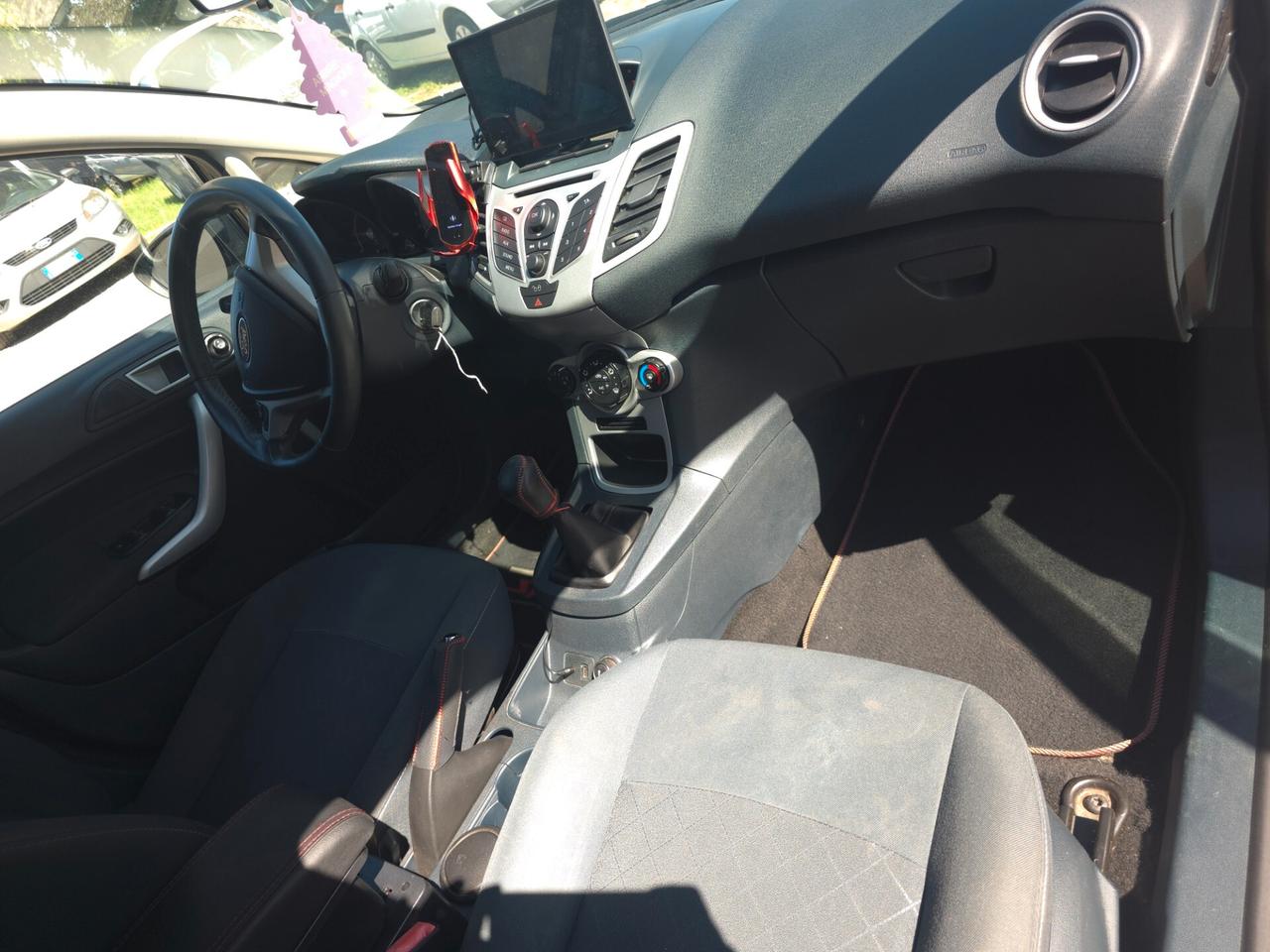 Ford Fiesta 1.4 TDCi 70CV 5 porte Titanium