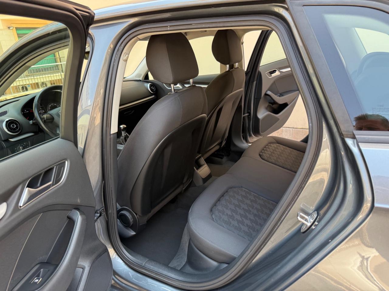 Audi A3 1.6 TDI clean diesel Attraction