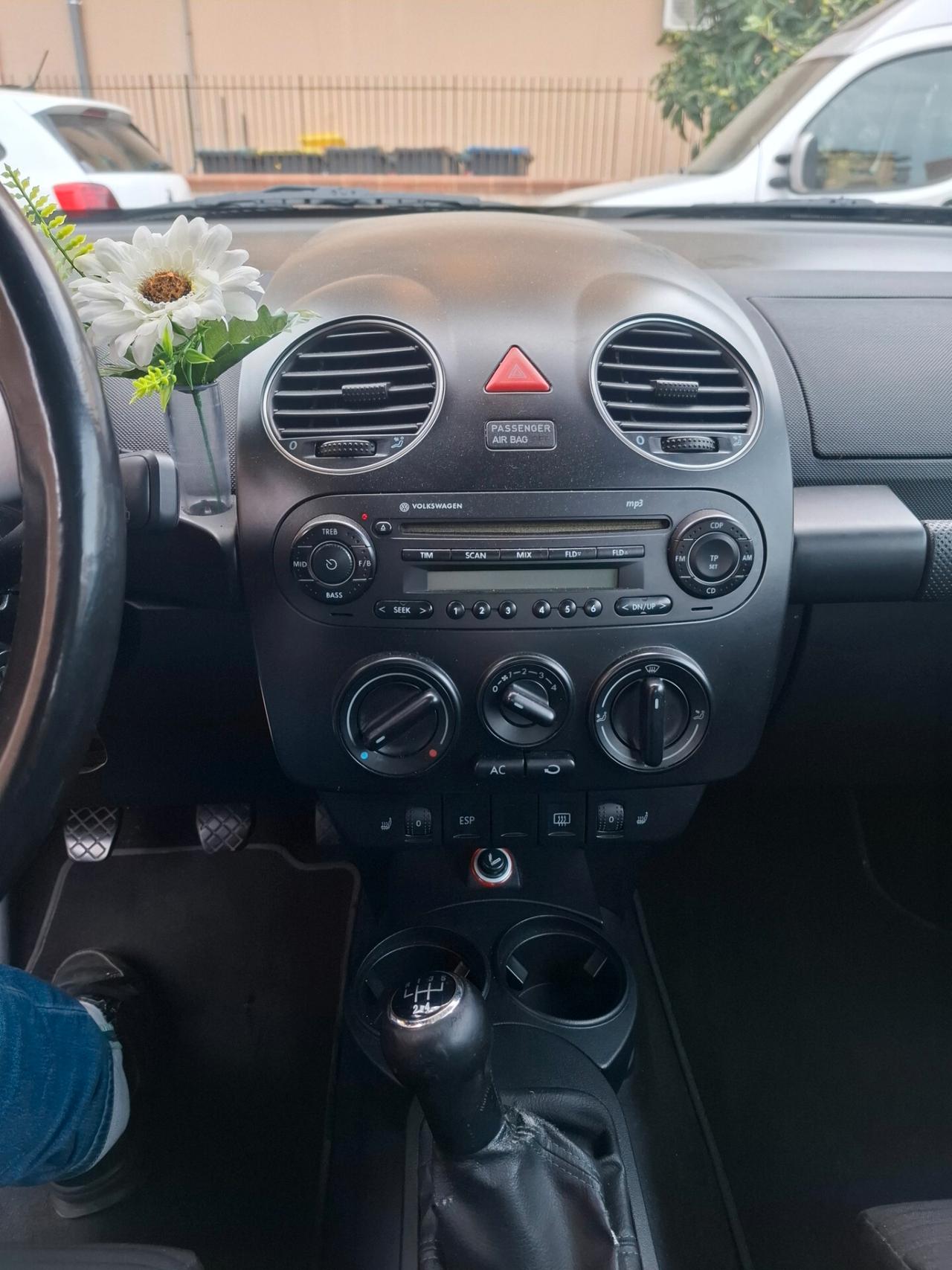 Volkswagen New Beetle Cabriolet - 1.4-16V Highline