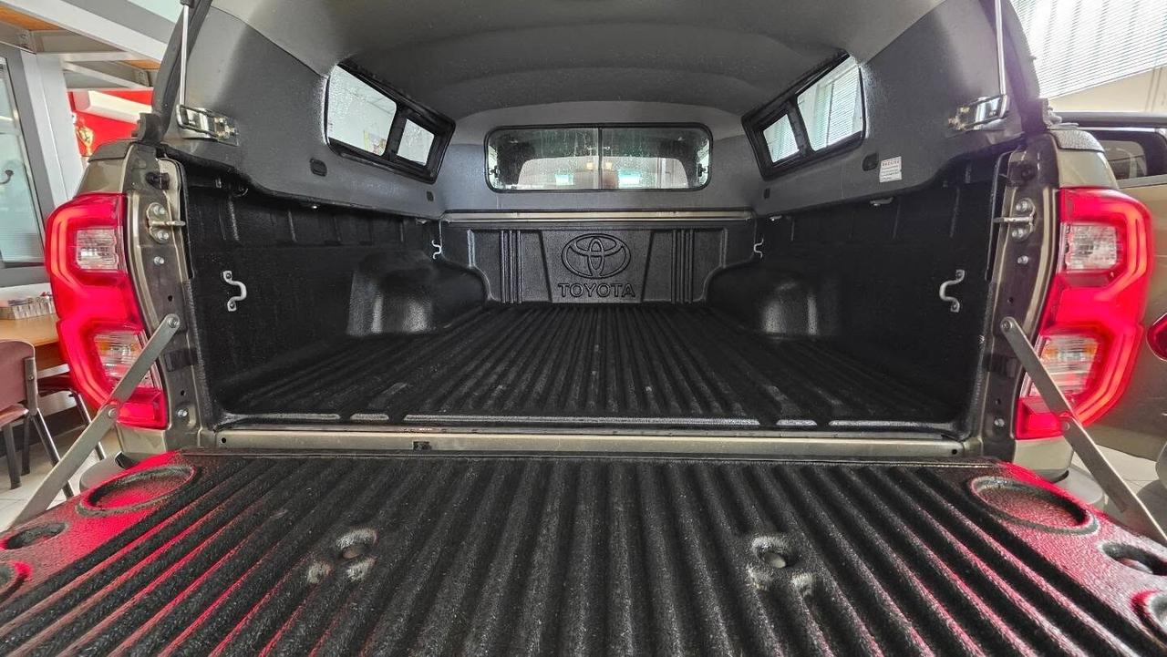 Toyota Hilux 2.8 Invincible ITALIANA GARANZIA TOYOTA!!