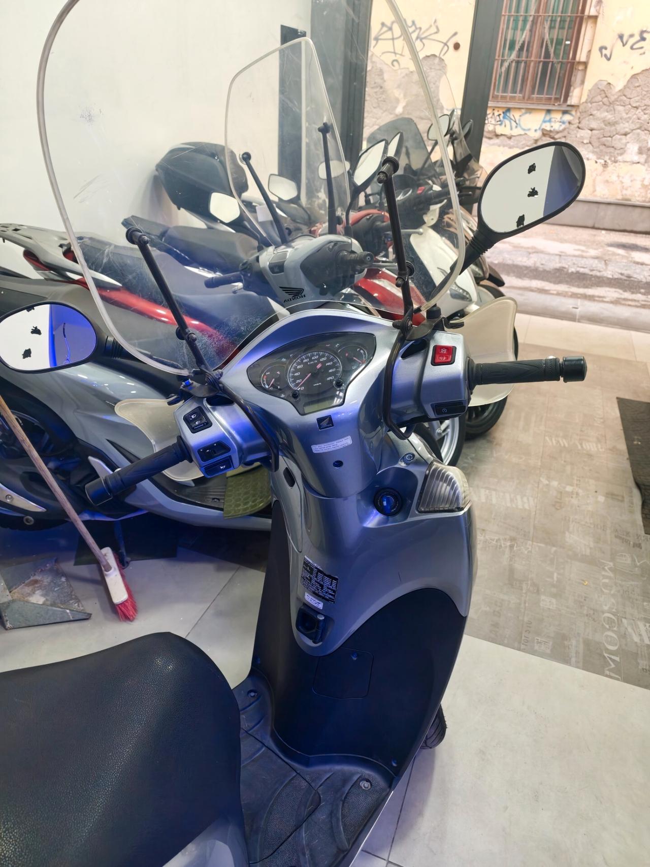 Honda SH 300