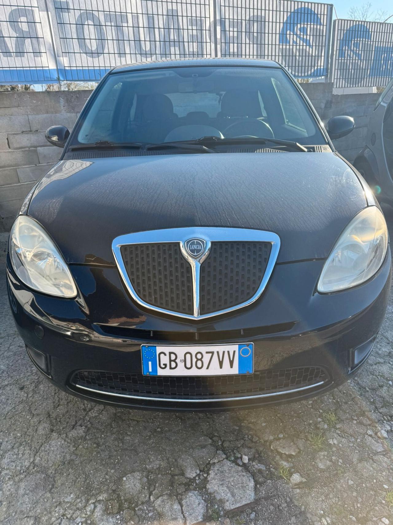 Lancia Ypsilon 1.3 MJT 75 CV Oro
