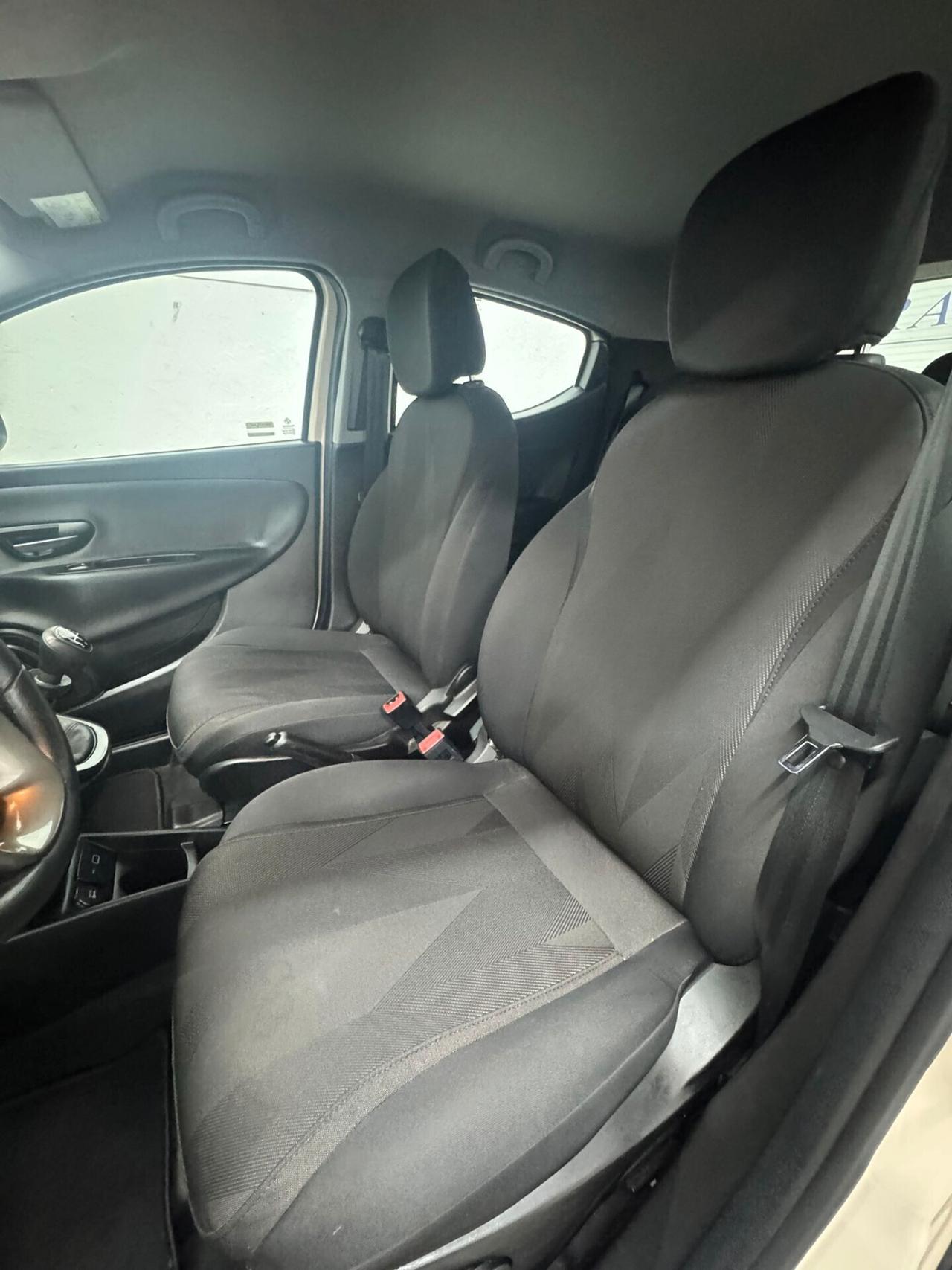 Lancia Ypsilon 1.2 69 CV 5 porte S&S Platinum