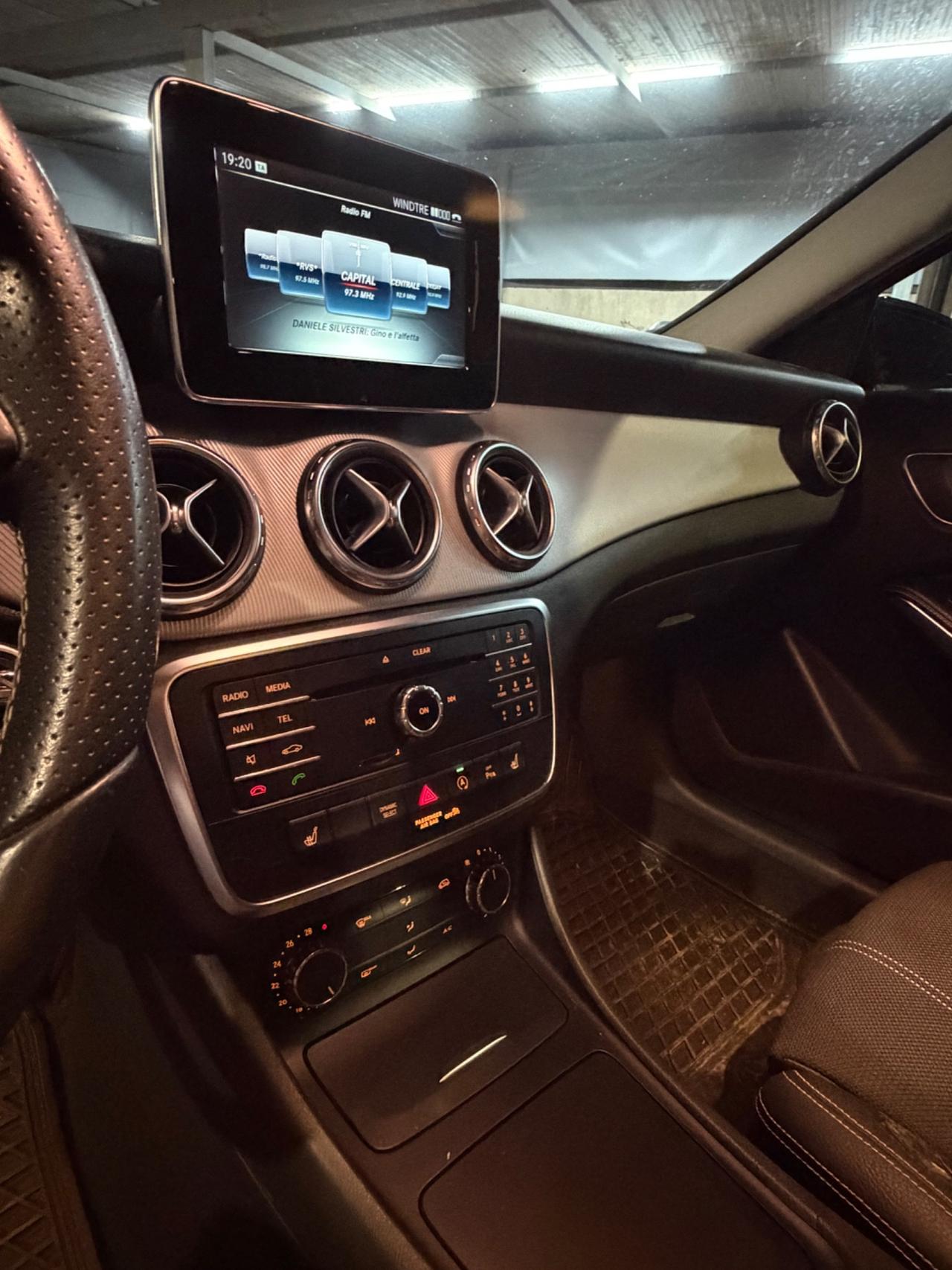 Mercedes-benz GLA 200 d Automatic Premium
