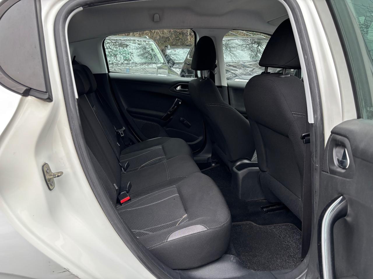 Peugeot 208 1.4 HDi 5 porte OK NEOPATENTATI