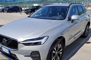 VOLVO XC60 B4 (d) AWD automatico Momentum Pro