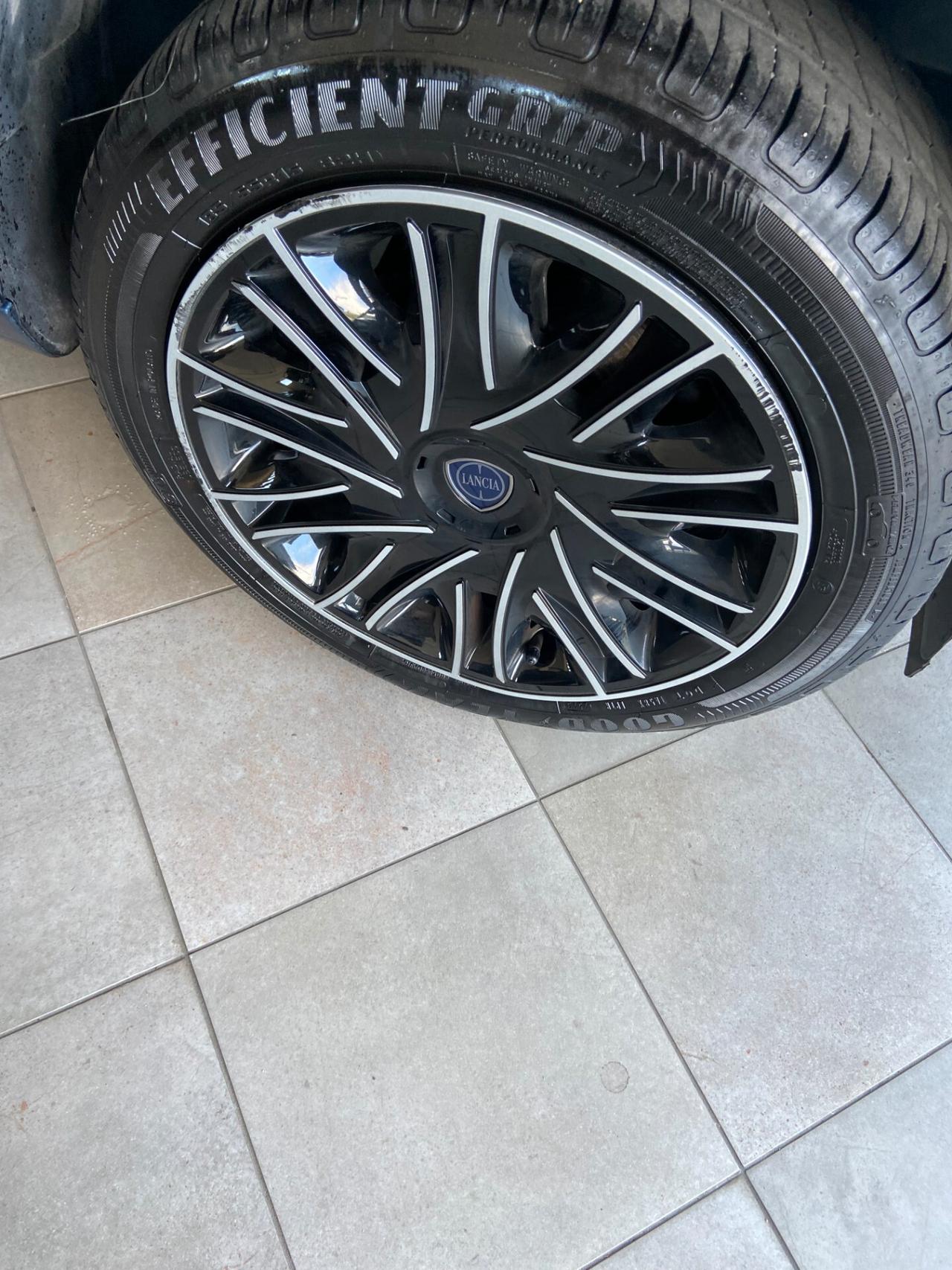 Lancia Ypsilon 1.0 FireFly 5 porte S&S Hybrid UnYca