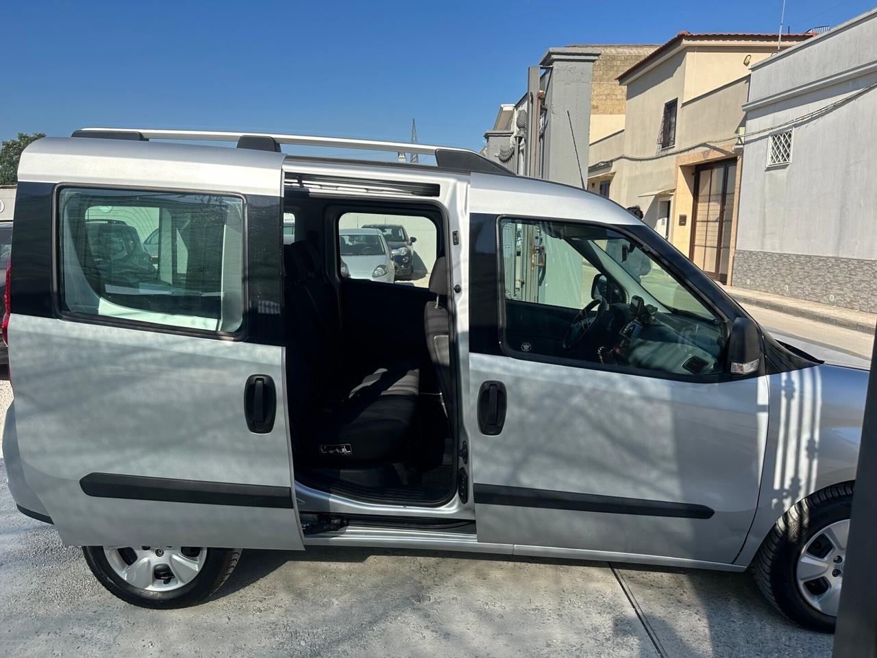 Opel Combo Tour 1.6 Diesel 90 Cv 2014 Vettura 5 Po