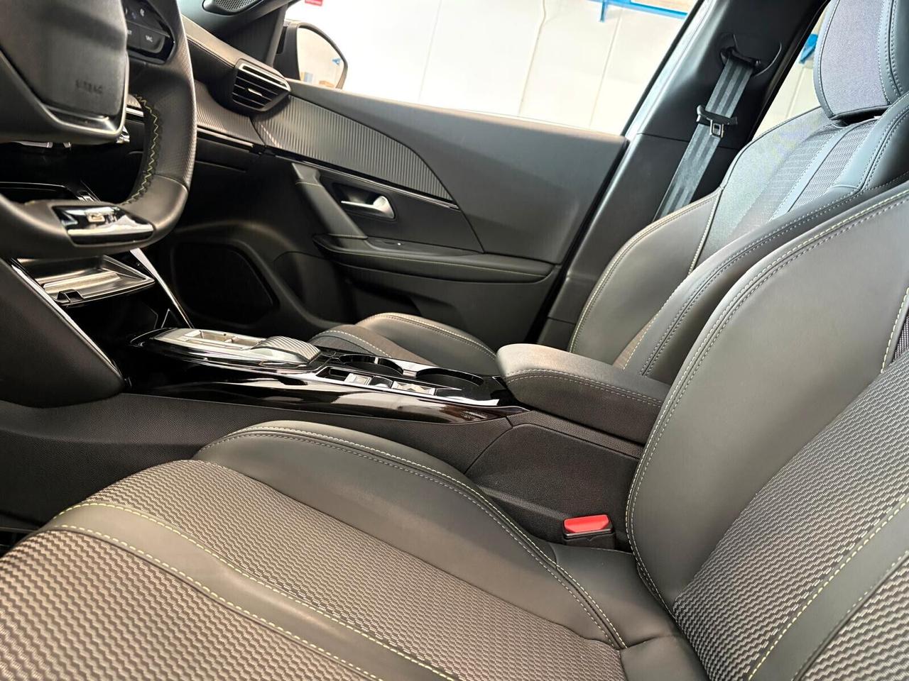 Peugeot 2008 GT Hybrid 145 e-DCS6 SPOTICAR