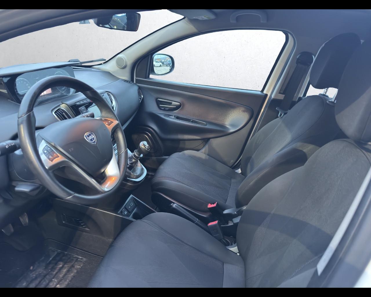 LANCIA Ypsilon 3ª serie - Ypsilon 1.0 FireFly 5 porte S&S Hybrid Ecochic Gold