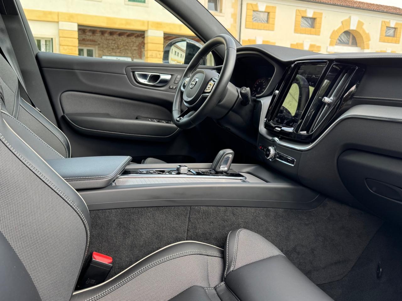 Volvo XC 60 XC60 B4 Geartronic R-design