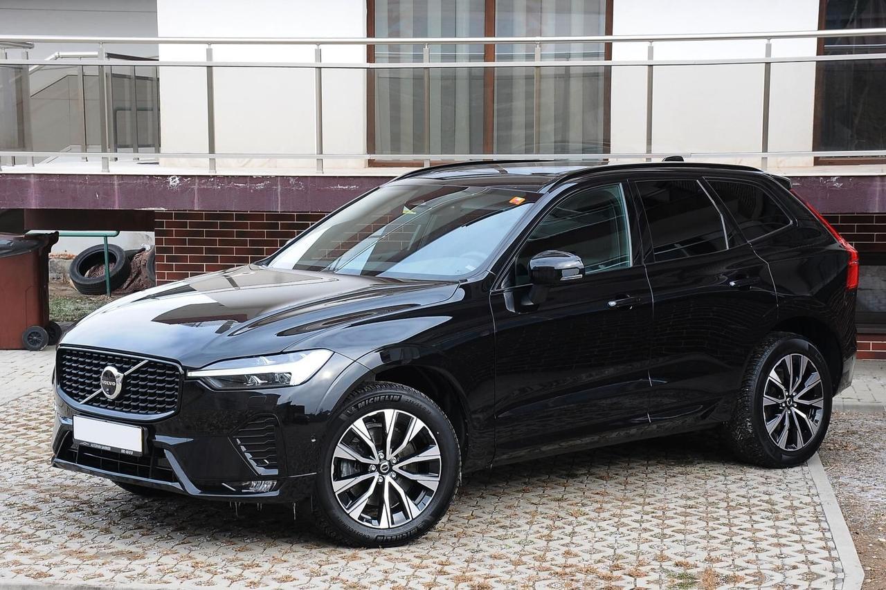 Volvo XC 60 XC60 B4 (d) AWD automatico Plus Dark