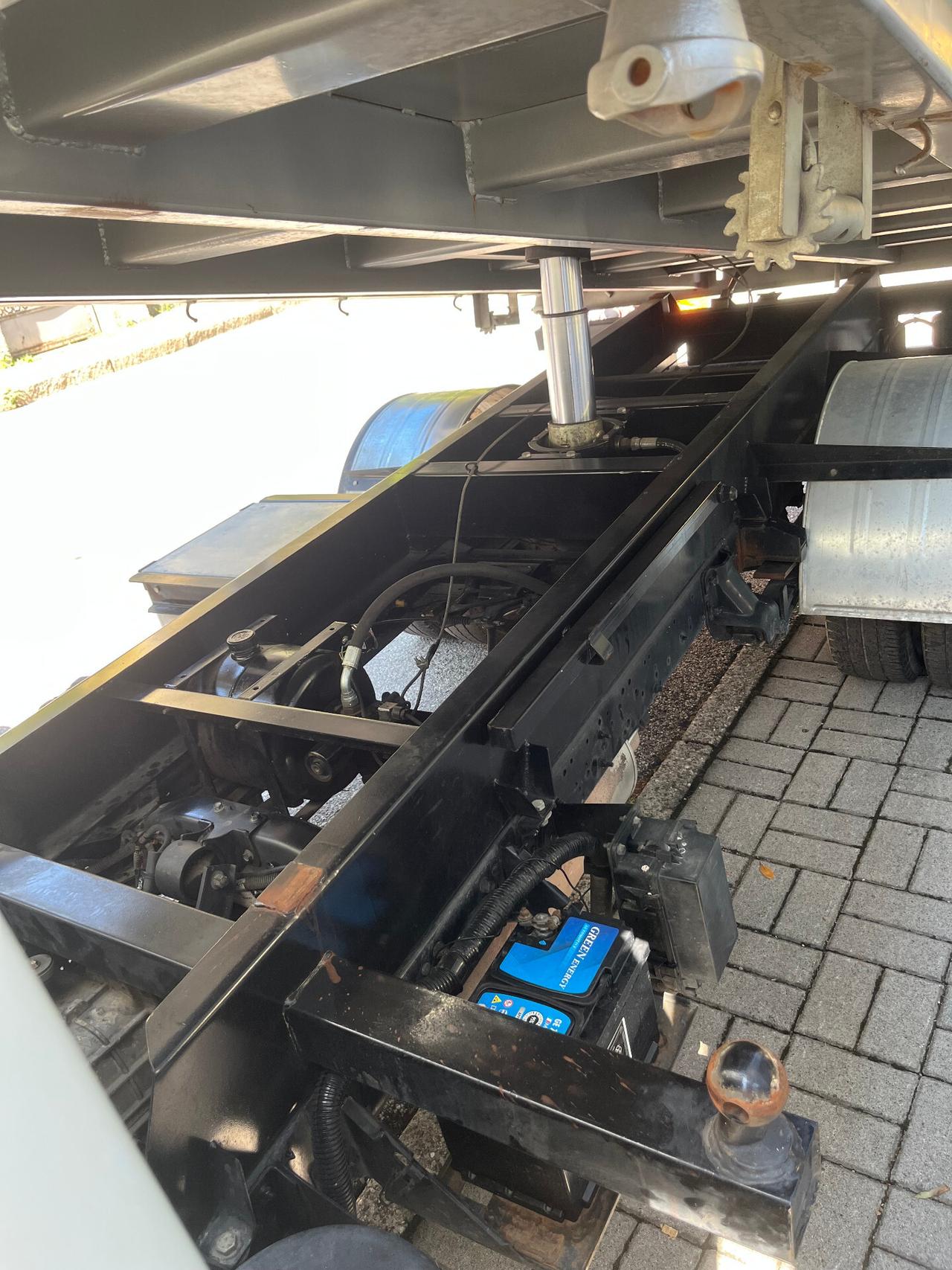 NISSAN CABSTAR 35.13 2.5 TD CASSONE RIBALTABILE TRILATERALE PORTATA 900 KG. RUOTE POSTERIORI GEMELLATE AUTOCARRO 3 POSTI