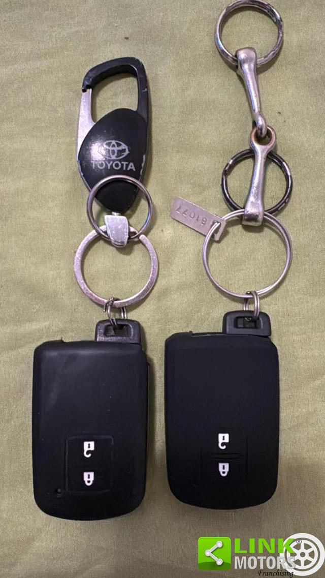 TOYOTA Yaris 1.5 Hybrid 5 porte Active cambio automatico