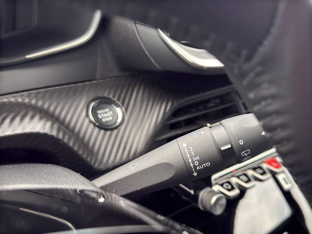 Peugeot 2008 1.2 puretech Allure s&s 100cv Con NAVIGATORE