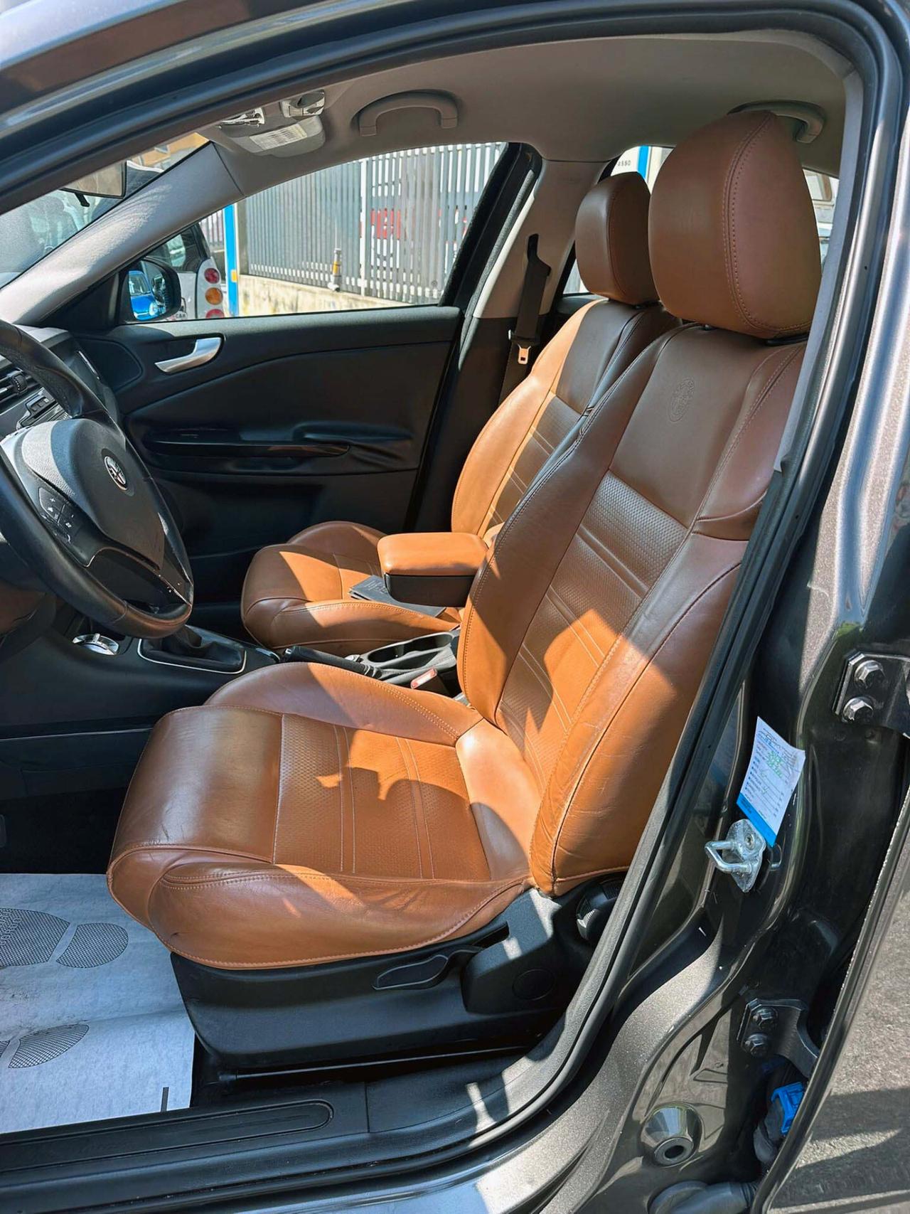 Alfa Romeo Giulietta 2.0 JTDm-2 140 CV Progression interni in pelle