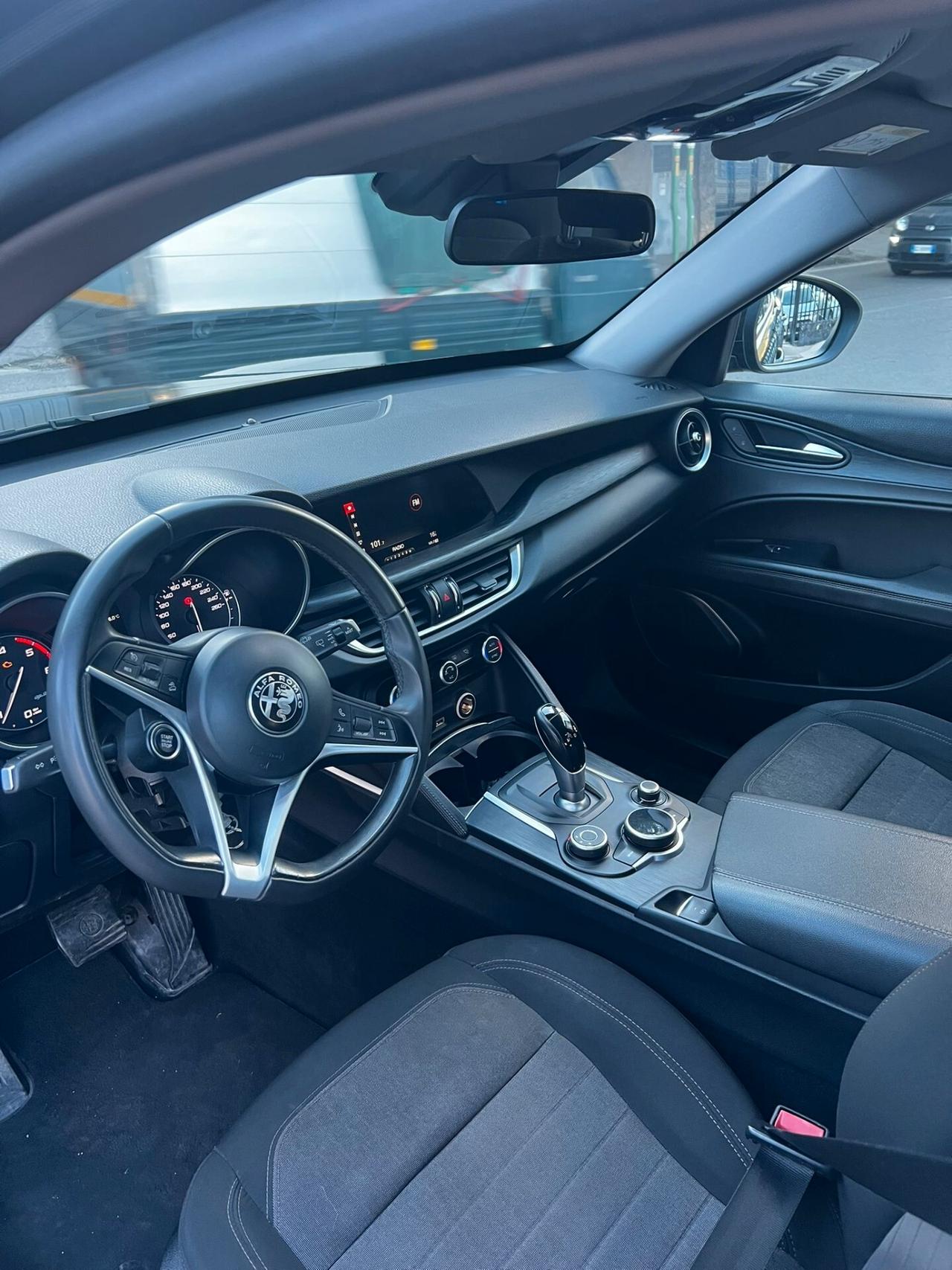Alfa Romeo Stelvio 2.2 Turbodiesel 180 CV AT8 Q4 Business