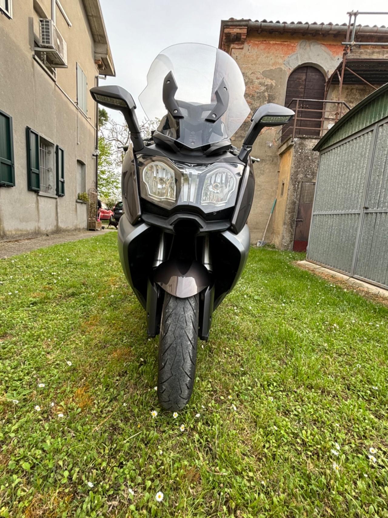 BMW 650 GT scooter 650GT