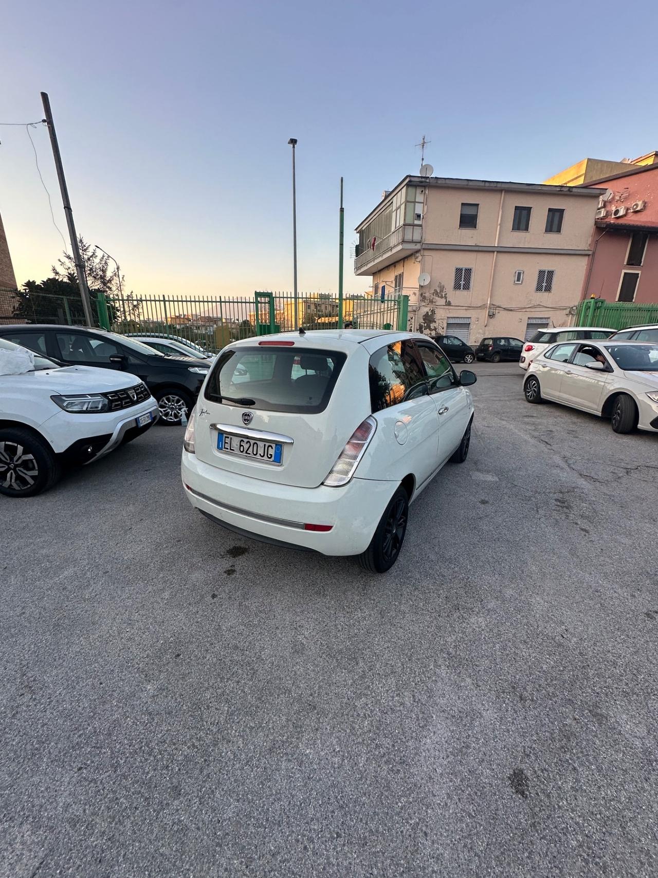 Lancia Ypsilon 1.3 MJT 75 CV Platinum
