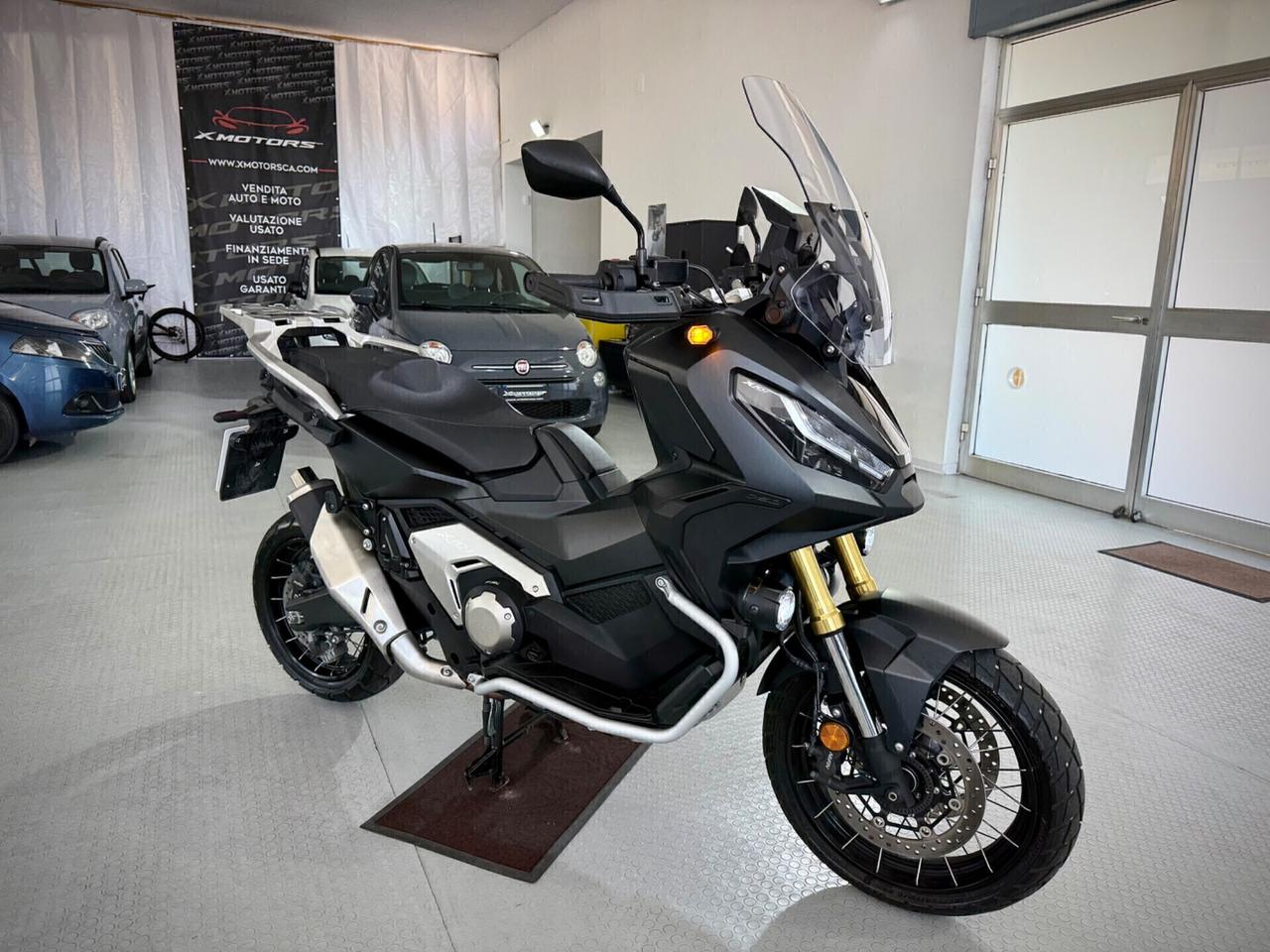 Honda X-ADV 750 con travel pack