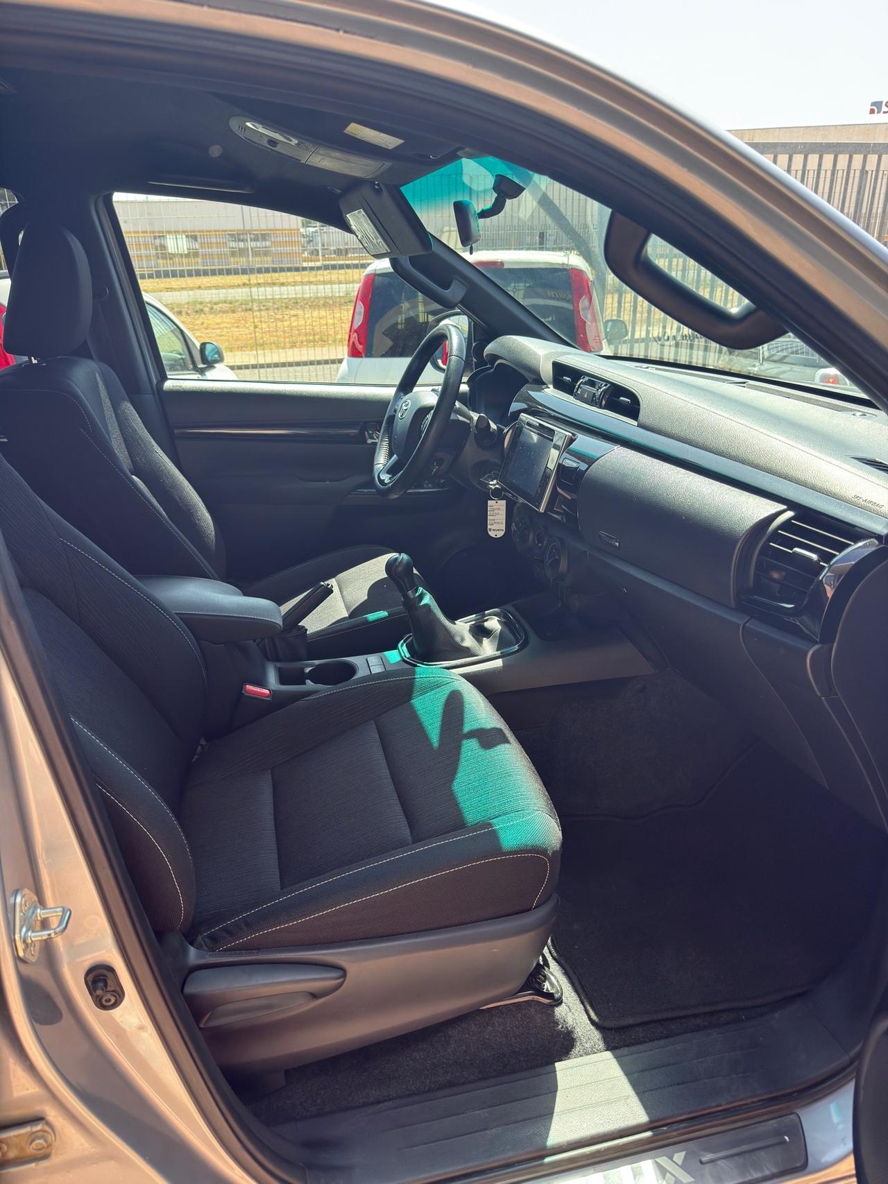 Toyota Hilux 2.4 D-4D 4WD Lounge my20" IVA ESPOSTA