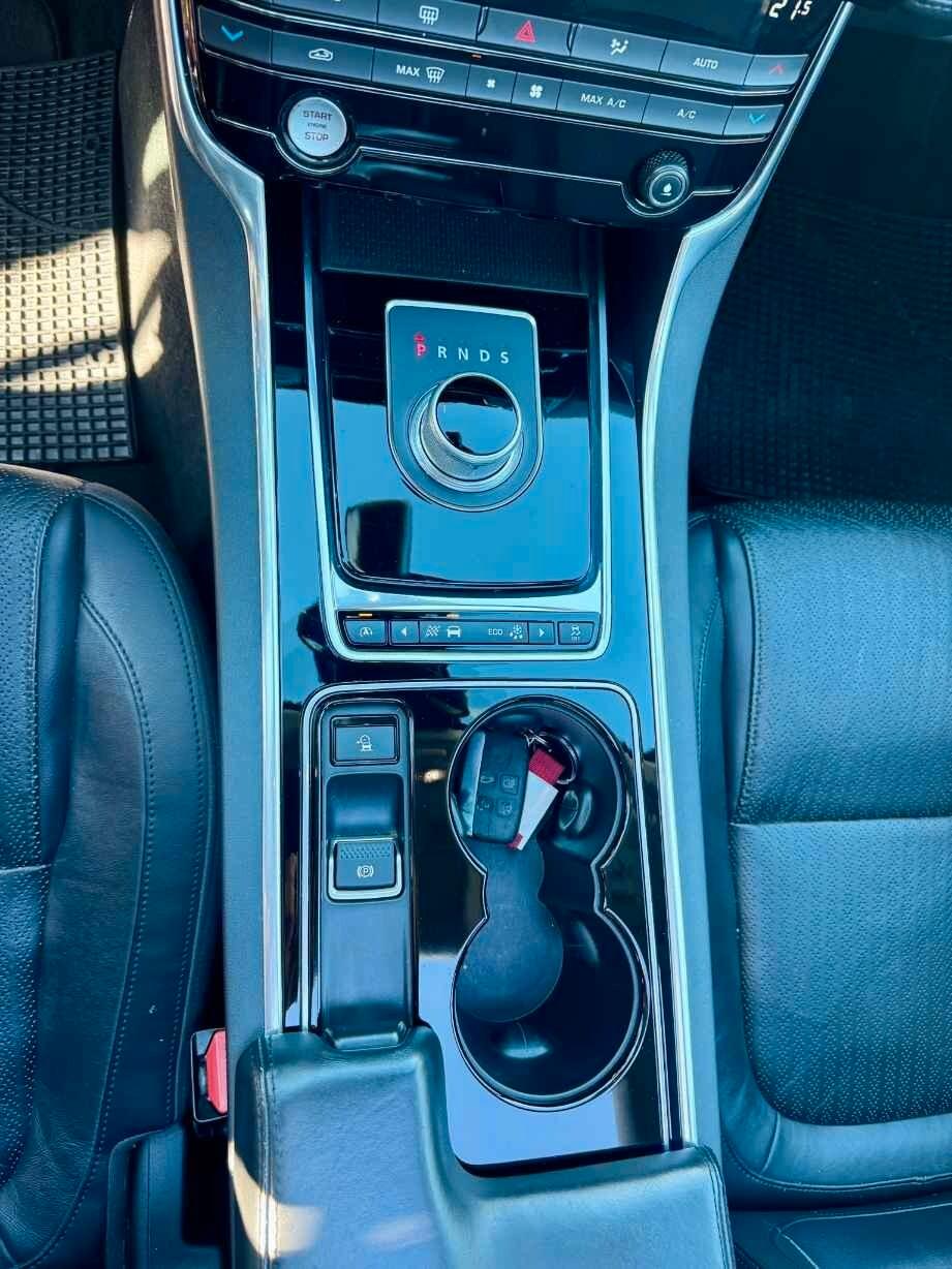 JAGUAR XE 2.0 D aut. Portfolio 180 CV