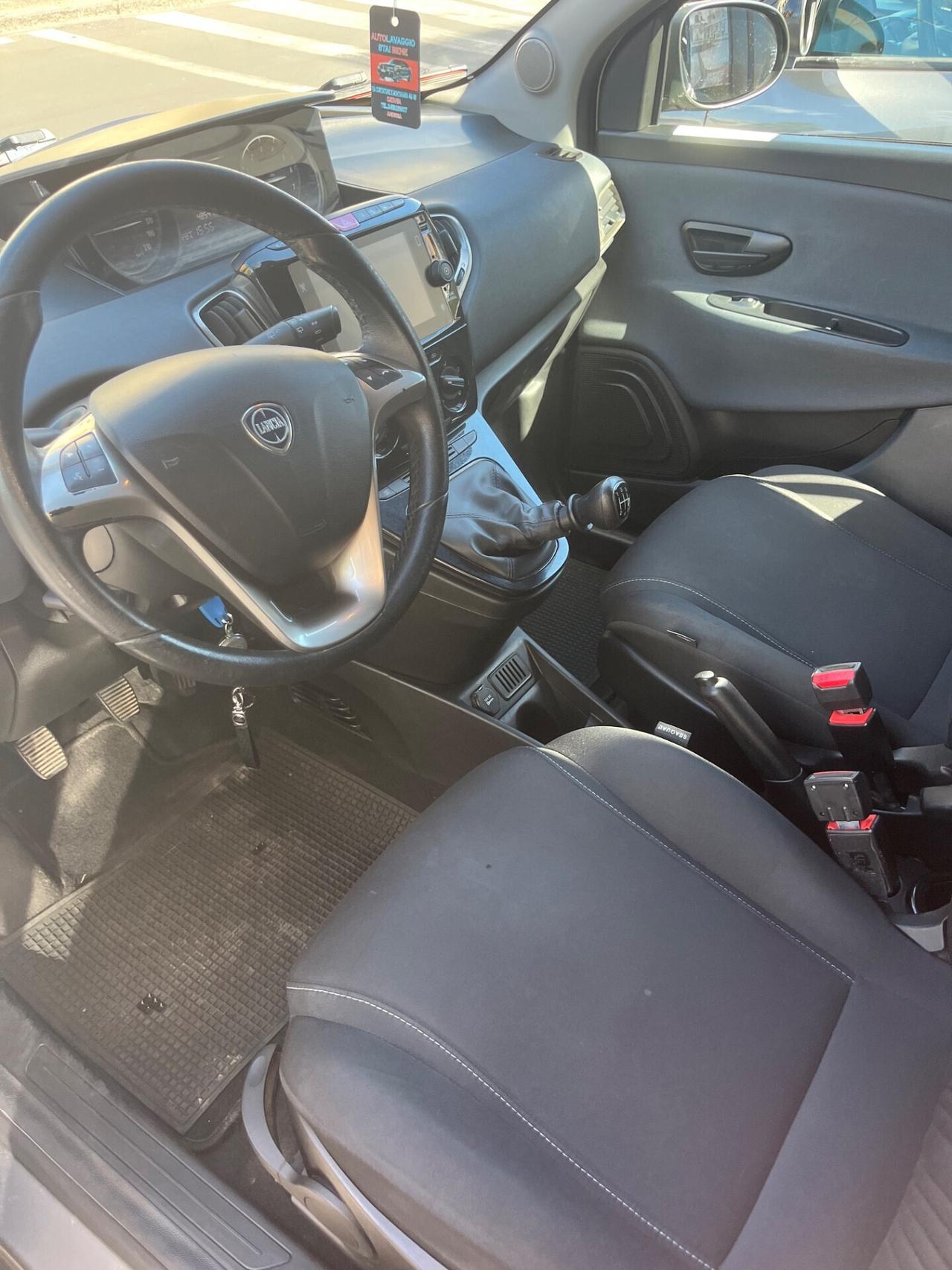Lancia Ypsilon 1.0 FireFly 5 porte S&S Hybrid Silver Plus
