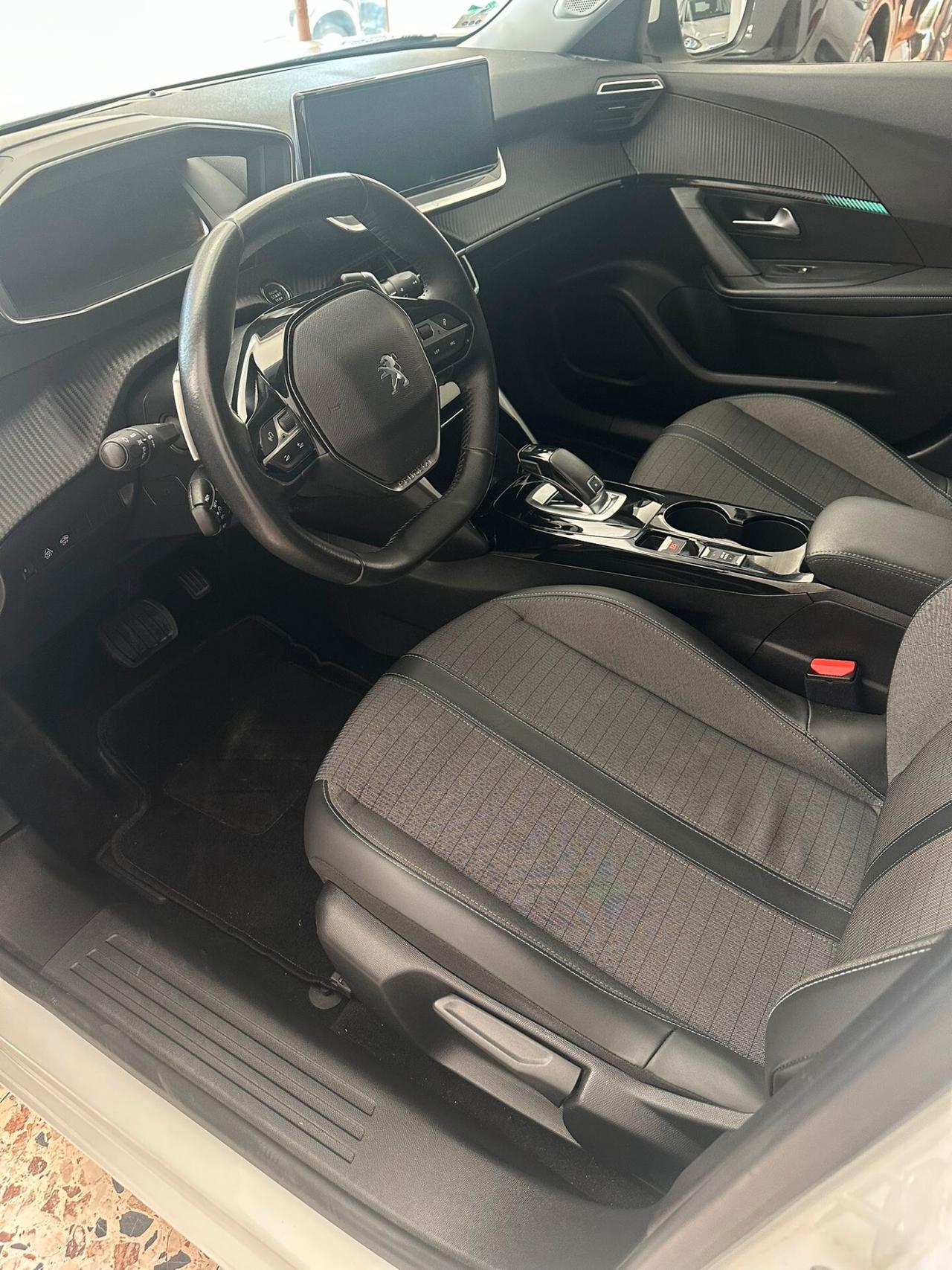 Peugeot 2008 BlueHDi 130 S&S EAT8 Allure