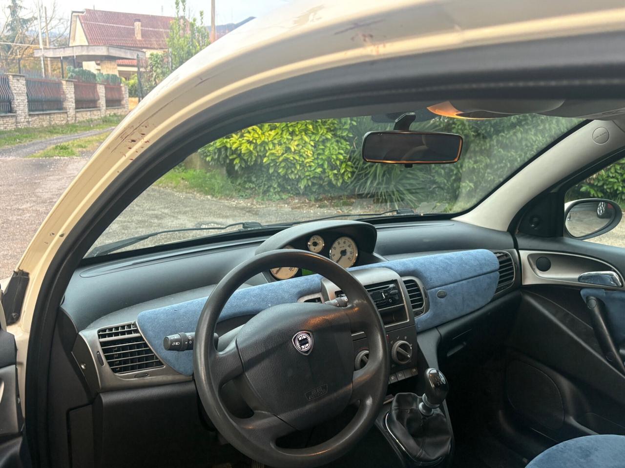 Lancia Ypsilon 1.2 FIRE