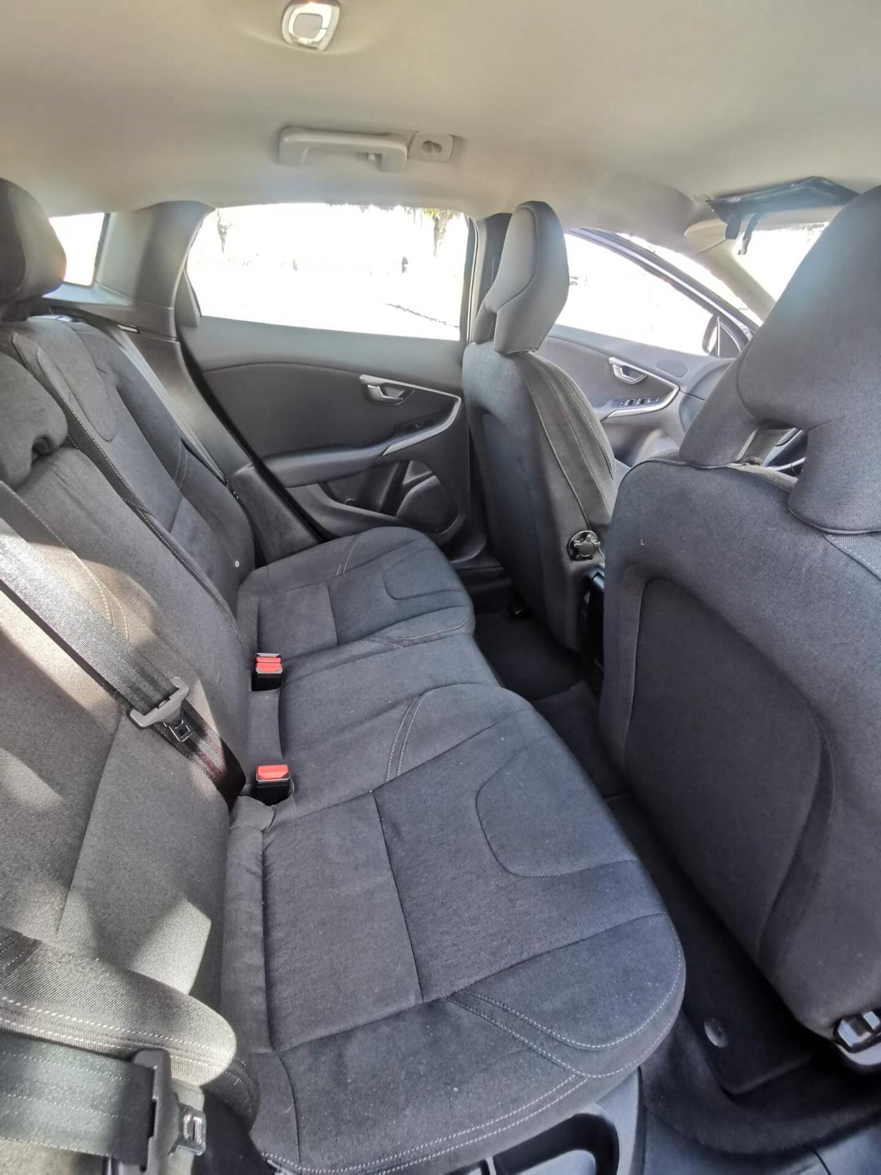 Volvo V40 Cross Country D2 Summum - 2016