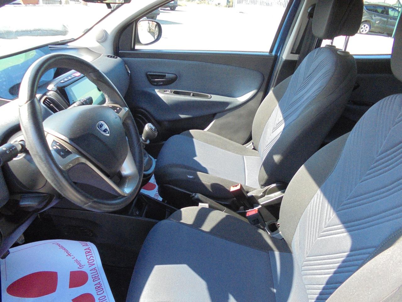 Lancia Ypsilon 1.0 FireFly 5 porte S&S Hybrid Gold