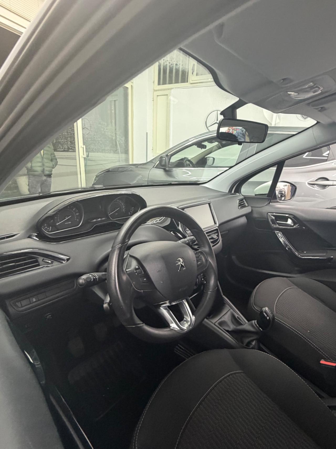 Peugeot 208 PureTech 82 5p. GPL Allure