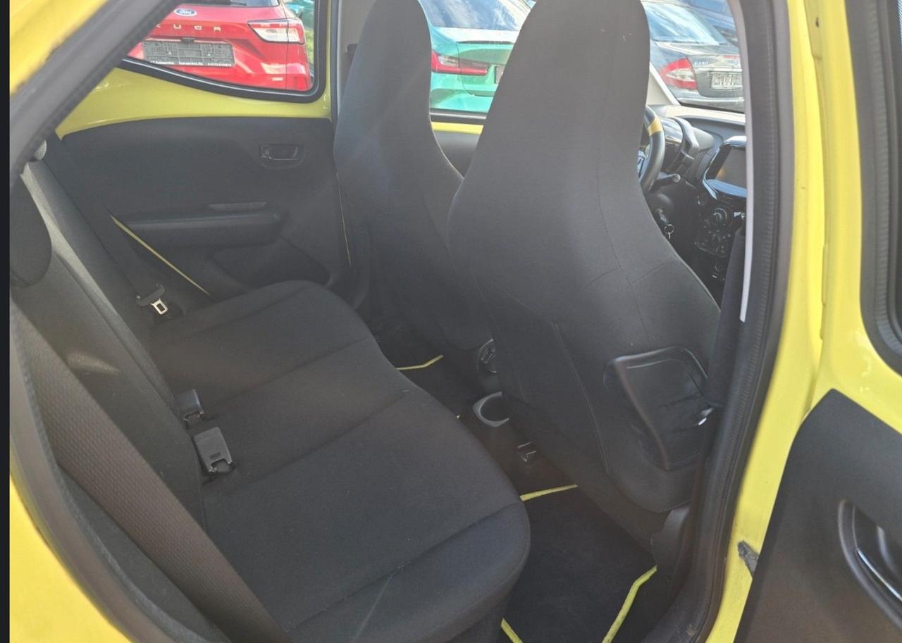 Toyota Aygo 1.0 VVT-i 69 CV 5 porte x-play MMT