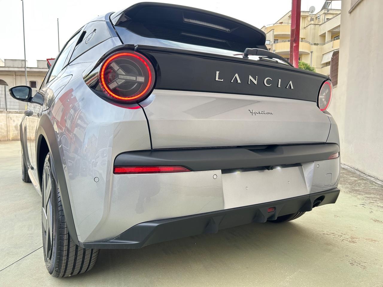 Lancia Ypsilon Hybrid e-DCT