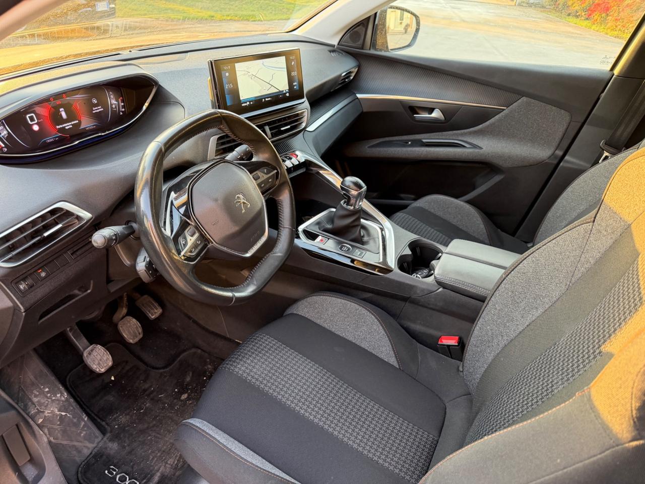 Peugeot 3008 BlueHDi 130 S&S EAT8 Active Pack