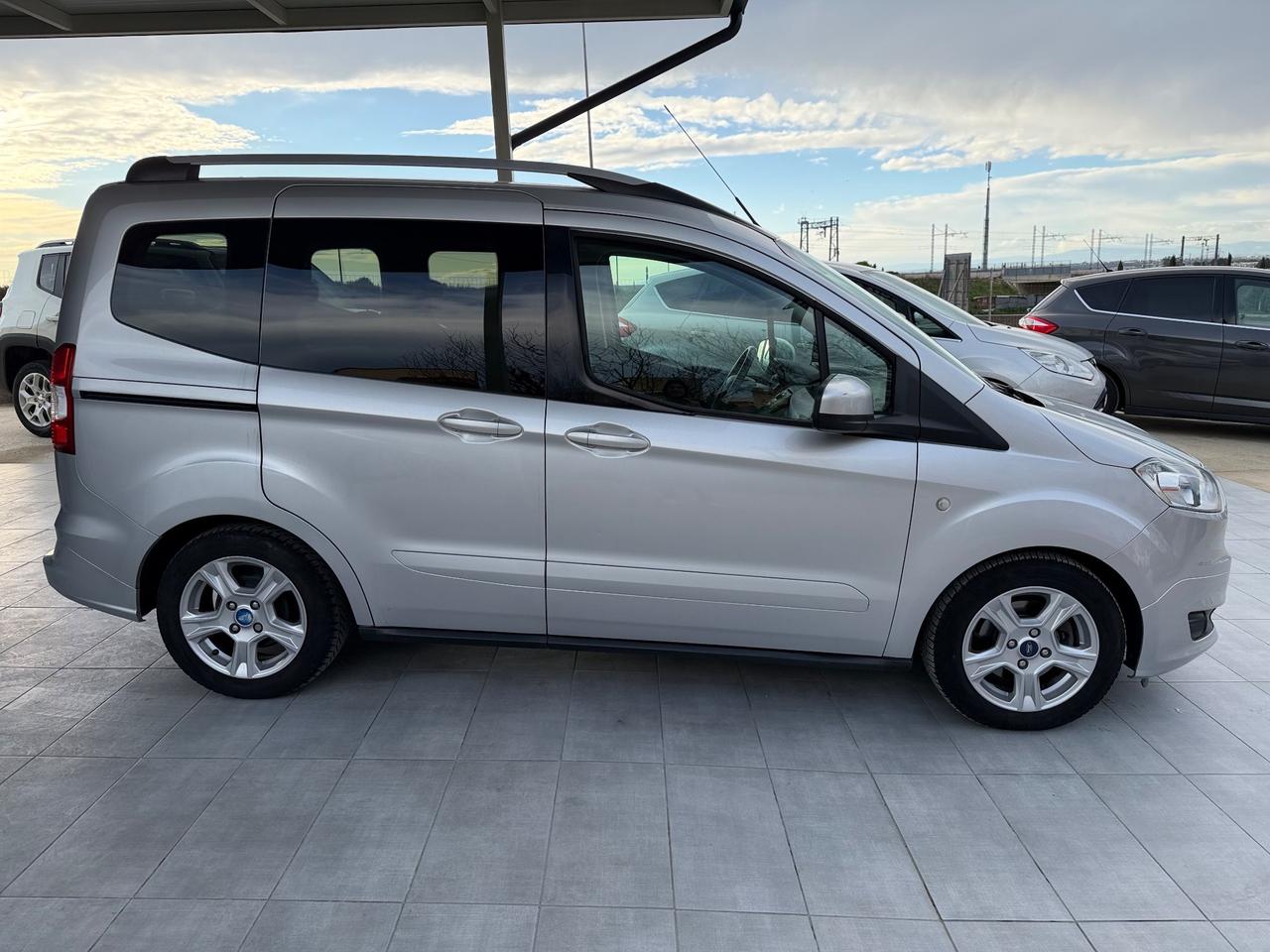 Ford Tourneo Courier 1.5 TDCI 75 CV Titanium