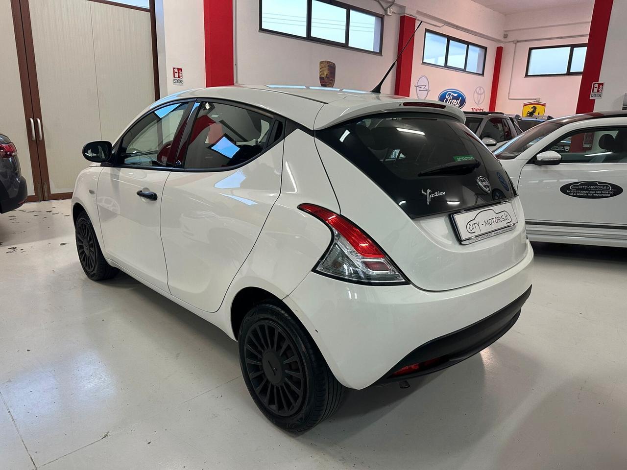 Lancia Ypsilon 1.2 69 CV 5 porte S&S Black and Noir