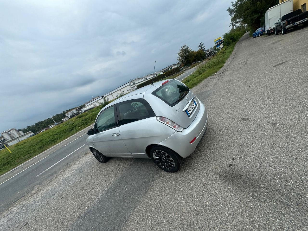 Lancia Ypsilon 1.3 MJT 75 3 p S&S Black&Red