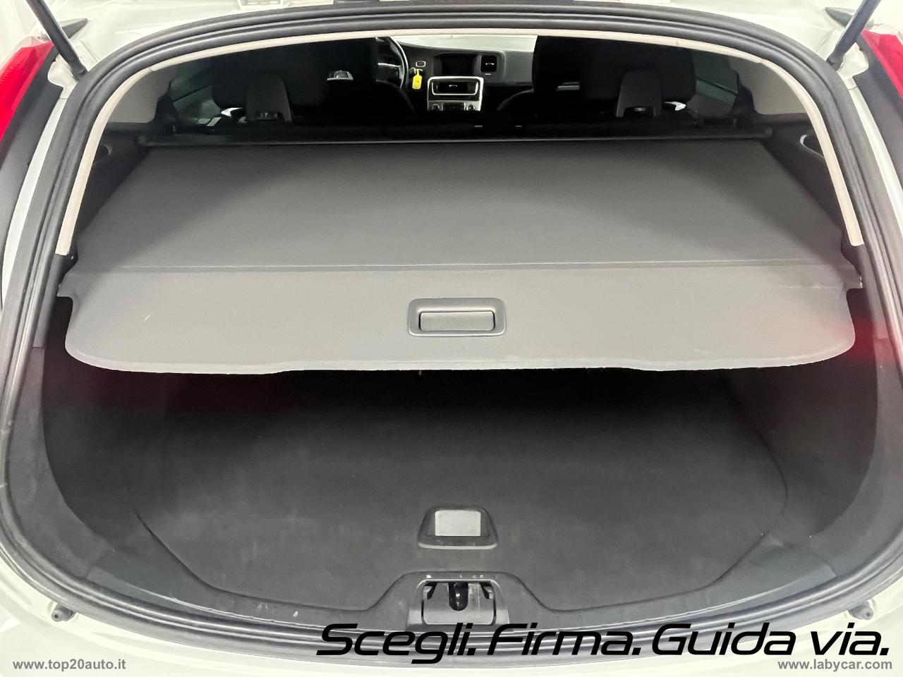 VOLVO V60 Cross Country D3 Geartronic Momentum