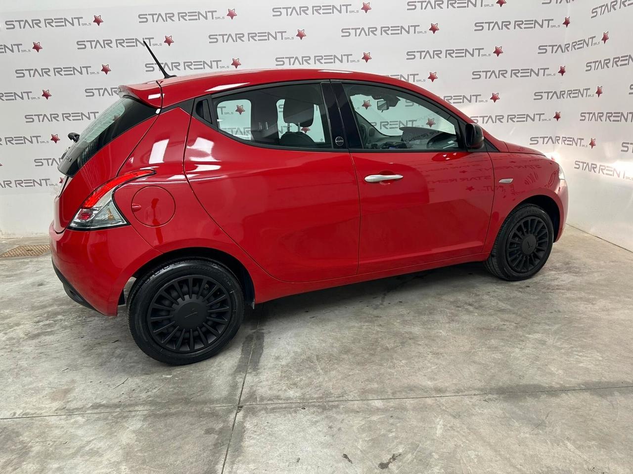 Lancia Ypsilon 1.0 FireFly 5 porte S&S Hybrid Ecochic Silver