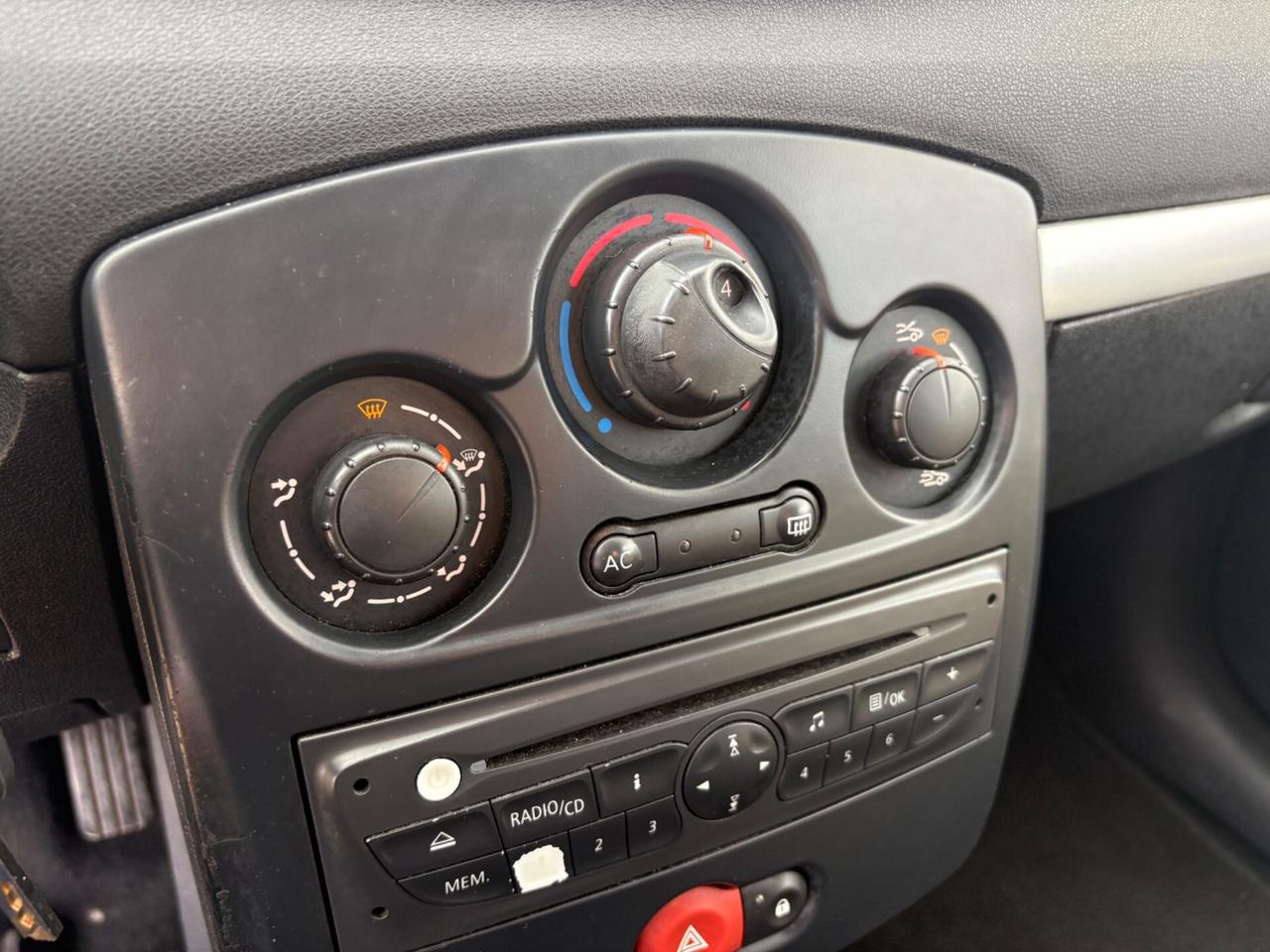 Renault Clio 1.1 BENZ/GPL*2010*NAVIGATORE*GPL2030