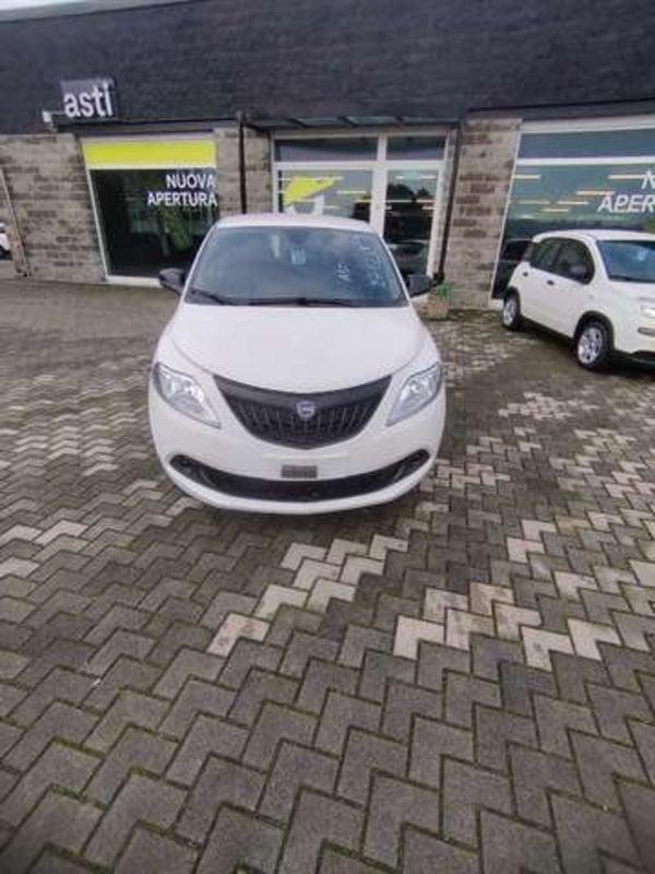 Lancia Ypsilon 1.0 FireFly Hybrid Oro