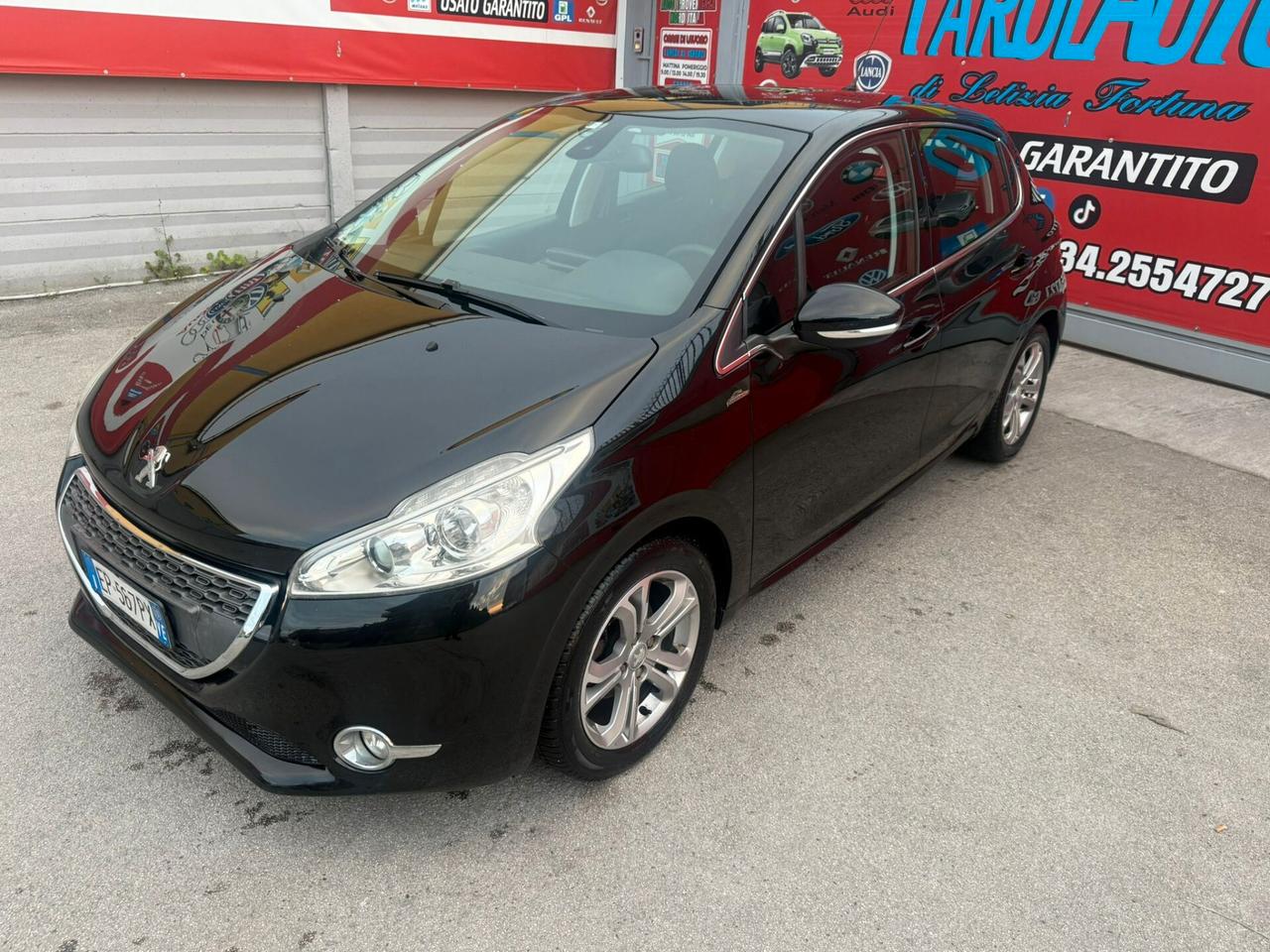 Peugeot 208 1.2 82cv Allure - 2013