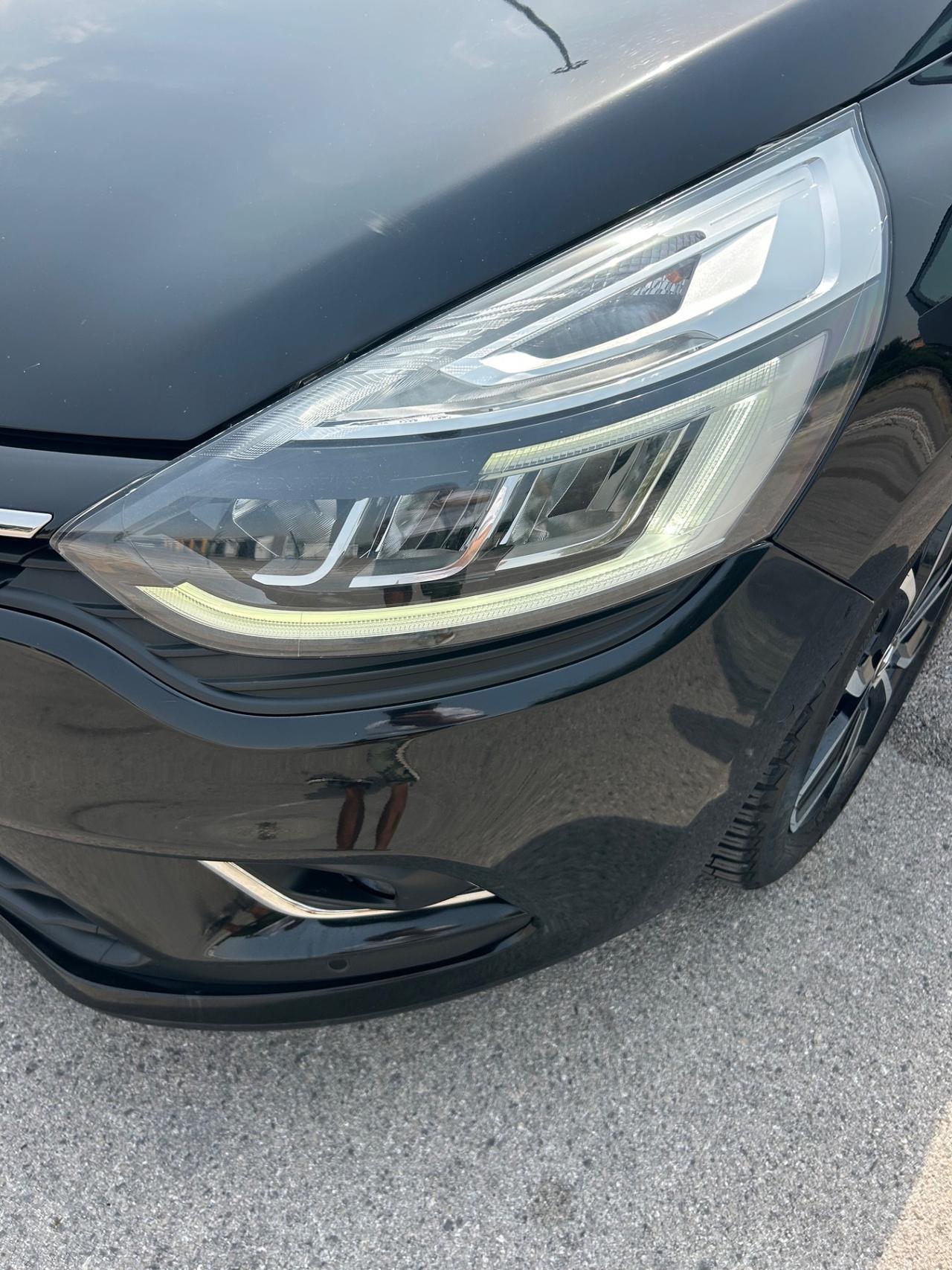 Renault Clio TCe 12V 90 CV 5 porte Moschino Intens